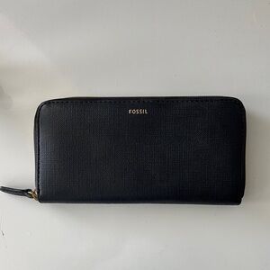 Fossil Elegant Black Zip Wallet
